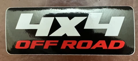 Наклейка вінілова 4х4 off road (9.5х3.5 см) чорний/білий/червоний