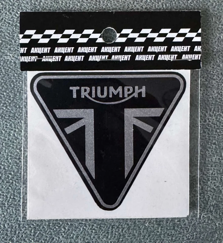 Наклейка вінілова Triumph на бак (7.2х6.5 см, комплект 2 шт) чорно-сіра