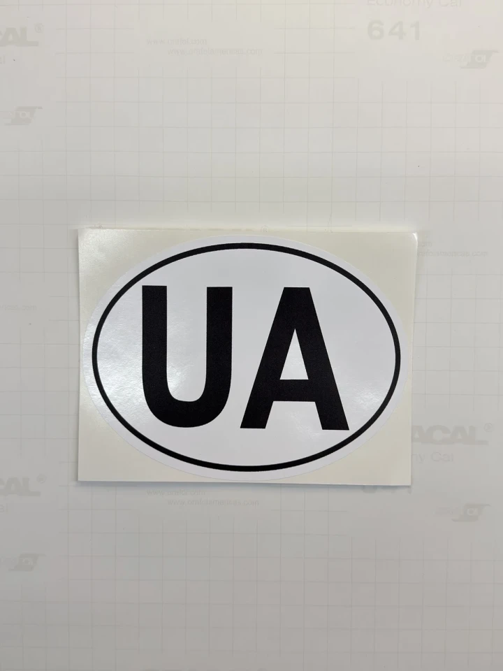 Наклейка виниловая UA (14х10,6см) (белый) опознавательный автомобильний знак